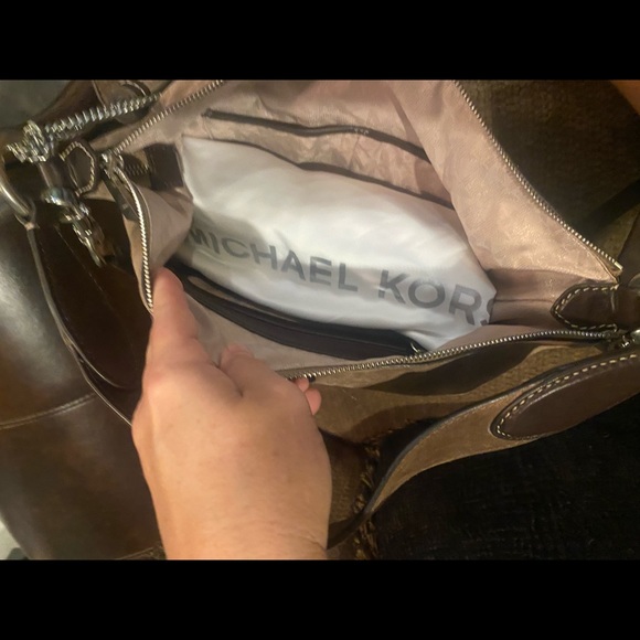 Michael Kors Elana handbag - Picture 7 of 9